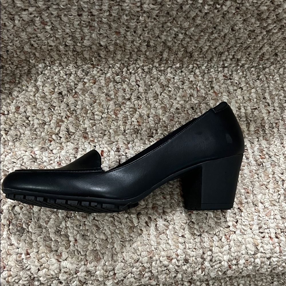 Safe T Steps Women's Black Leather Block Heel Loafers Size 8.5